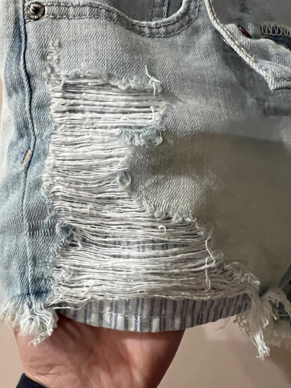 American Eagle Outfitters Light Blue LinedDistressed Jean Shorts with Frayed Hem - Picture 5 of 7